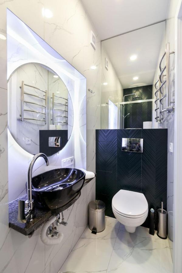 Зелені Апартаменти Біля Оперного Театру Flat In The City Center 利沃夫 外观 照片