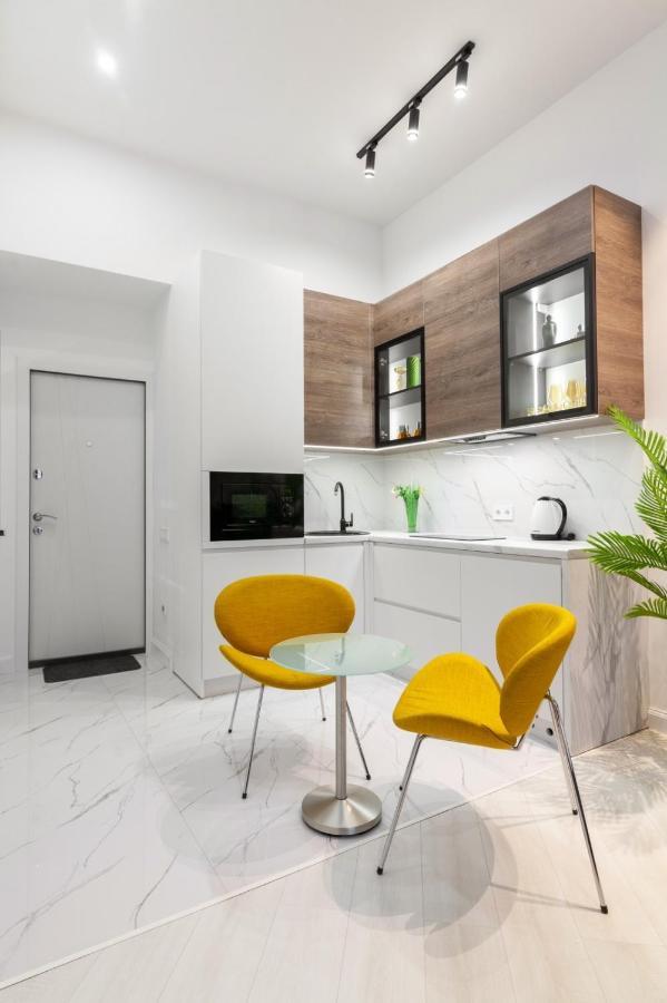 Зелені Апартаменти Біля Оперного Театру Flat In The City Center 利沃夫 外观 照片