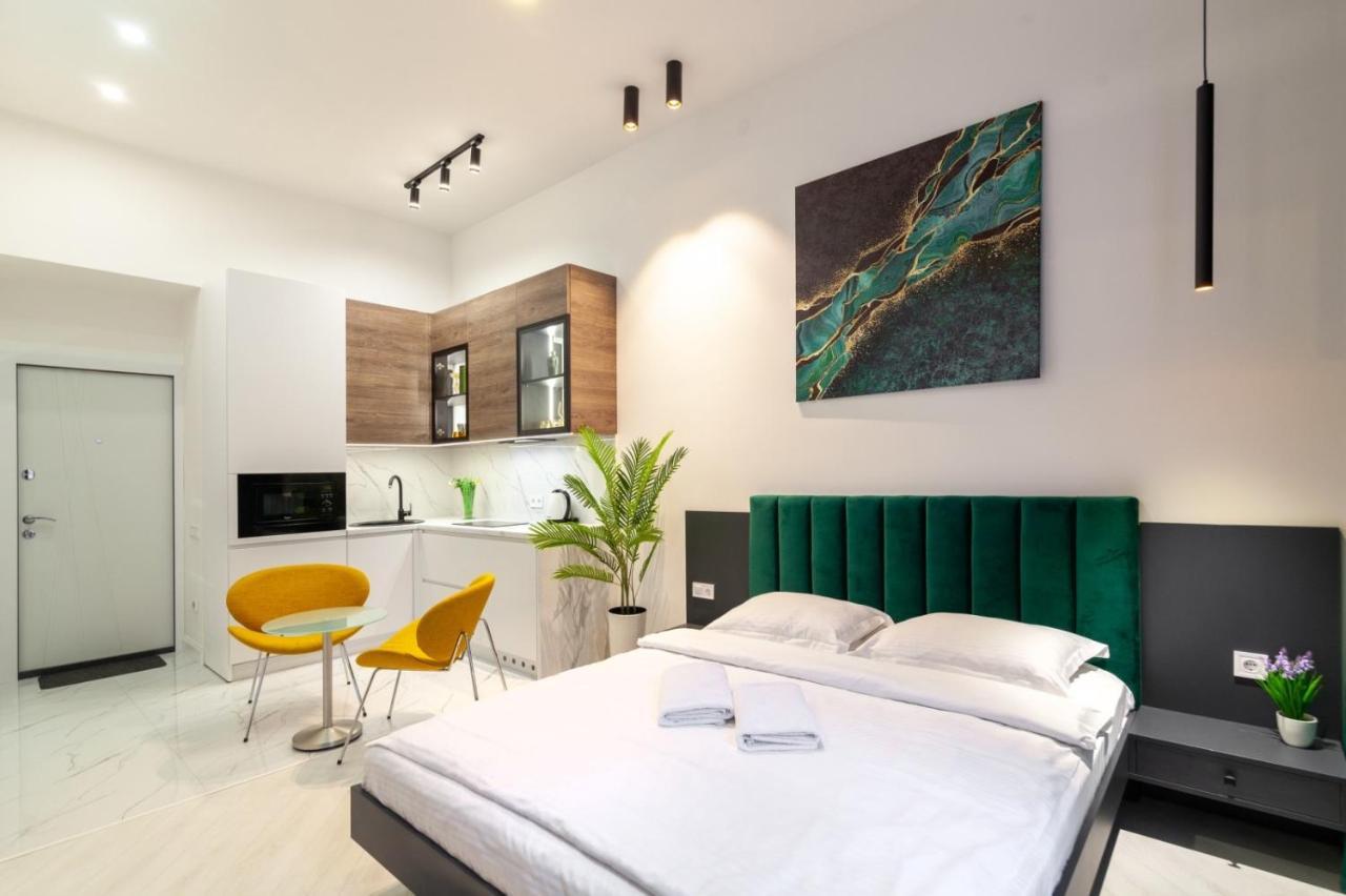 Зелені Апартаменти Біля Оперного Театру Flat In The City Center 利沃夫 外观 照片